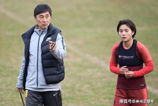 背锅位？美媒：JR脑抽前希尔罚球不中 福克斯上篮前文班两罚不中